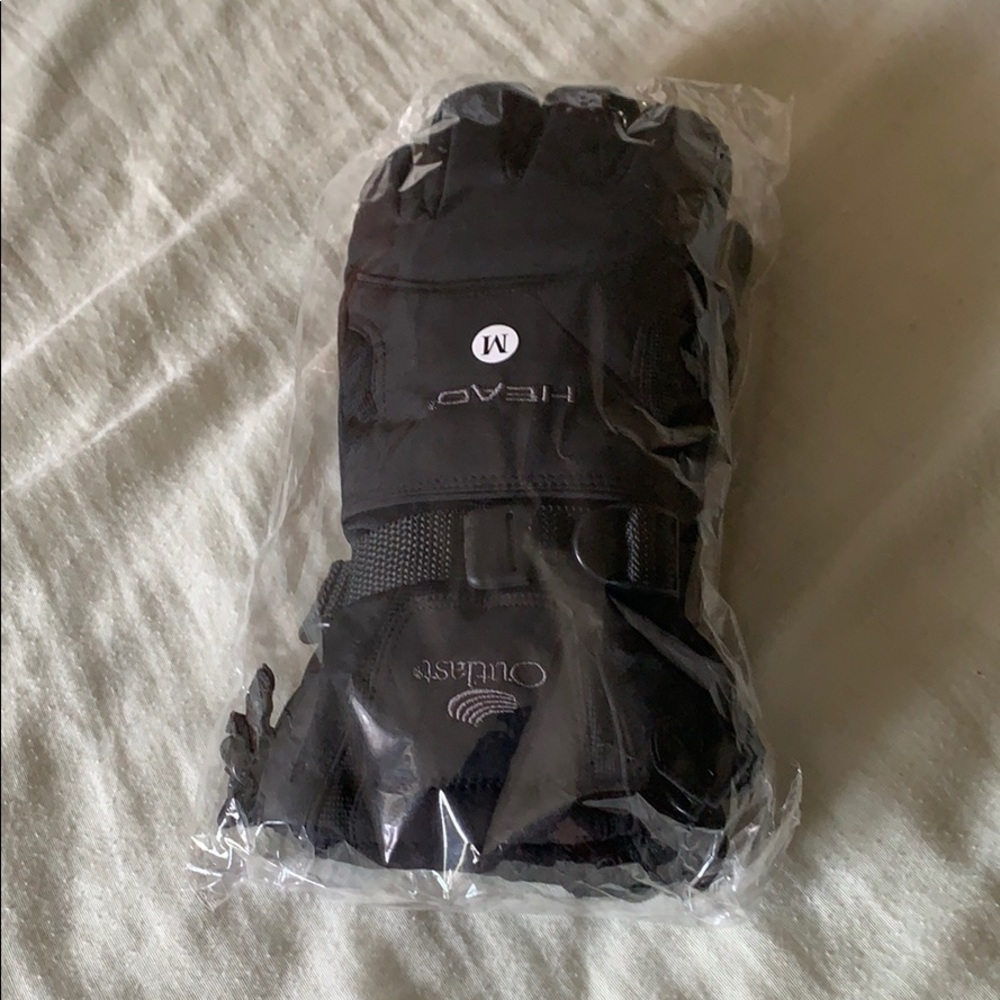 Head. Men’s gloves.